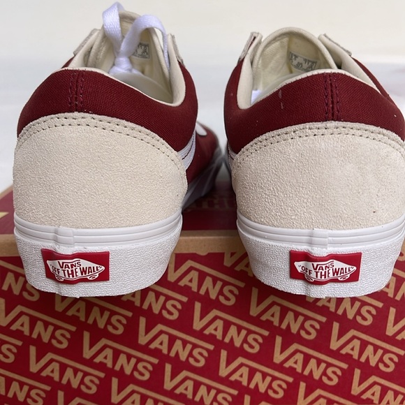 Vans WMNS Old Skool
Canvas/Suede Fired Brick
VN0007NTZHG
Sneakers - Picture 15 of 16